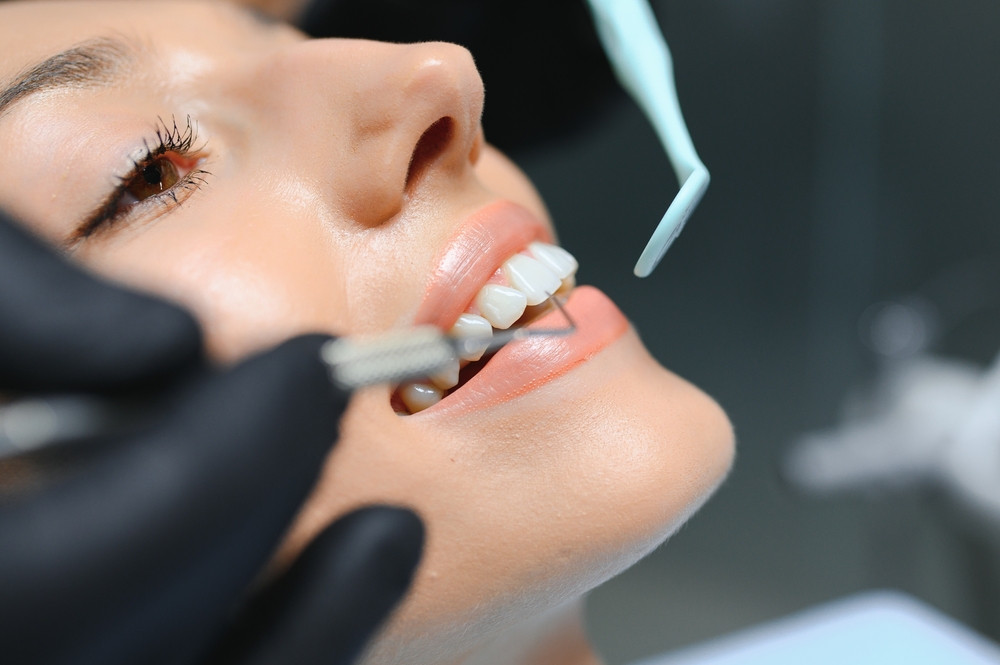 Doctor,examining,patient's,teeth,,closeup.,cosmetic,dentistry.